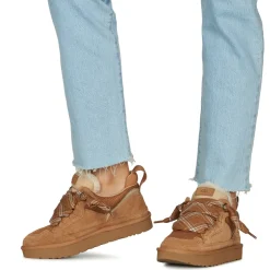 UGG LOWMEL
